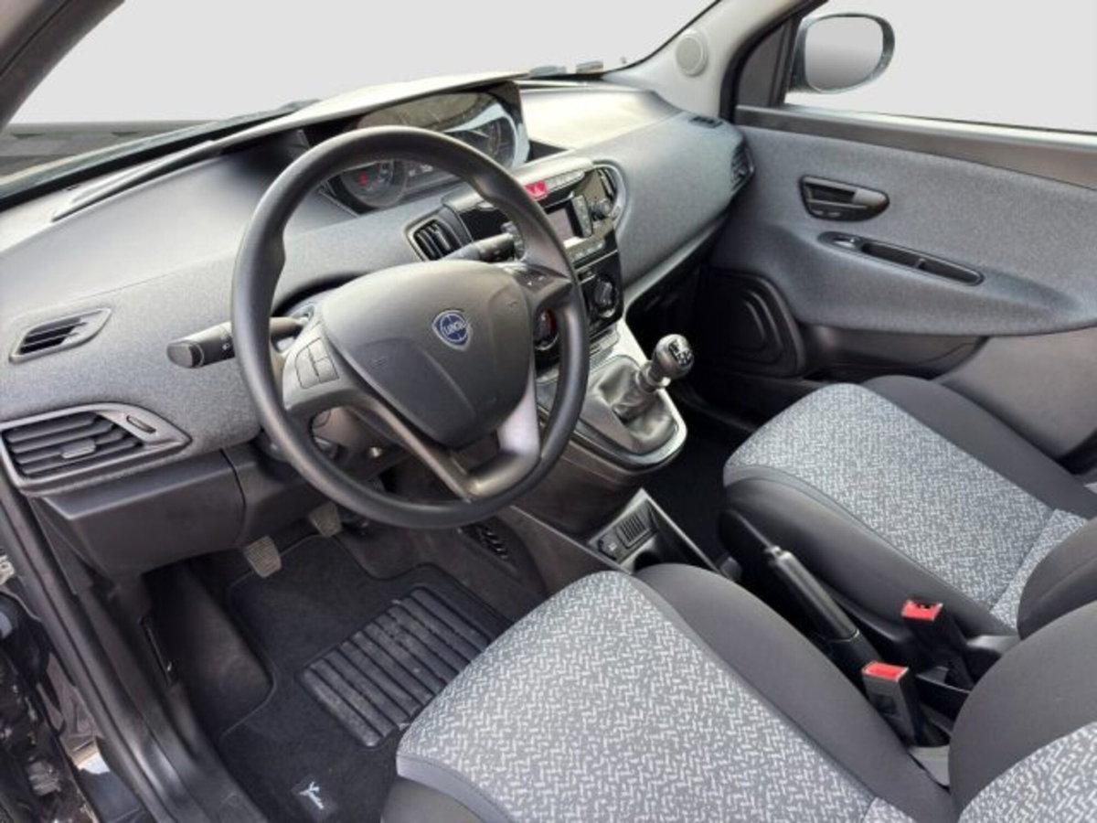 Lancia Ypsilon 1.0 FireFly 5 porte S&S Hybrid Ecochic Silver (9)