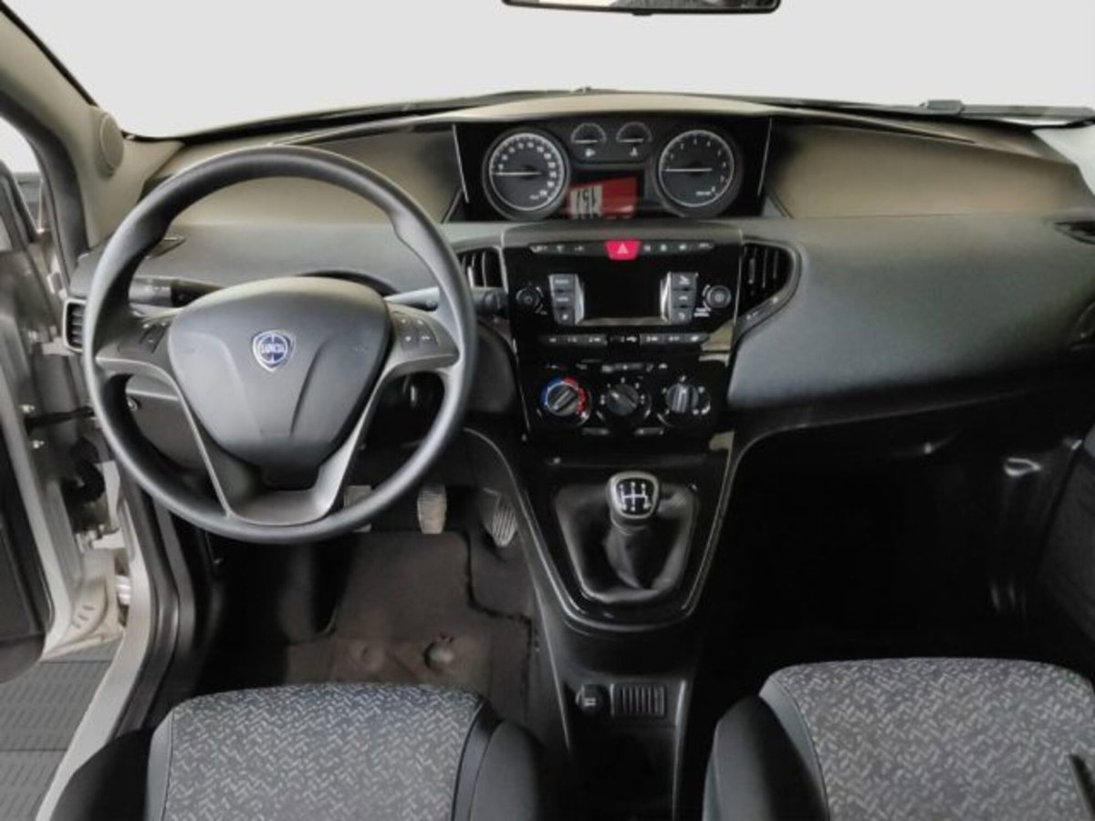 Lancia Ypsilon 1.2 69 CV 5 porte Elefantino Blu (10)