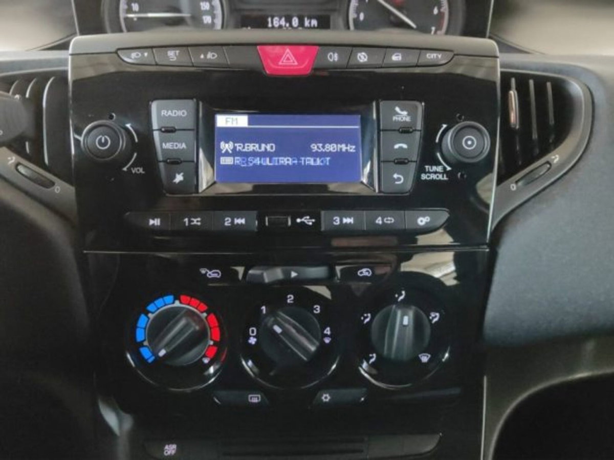 Lancia Ypsilon 1.2 69 CV 5 porte Elefantino Blu (12)