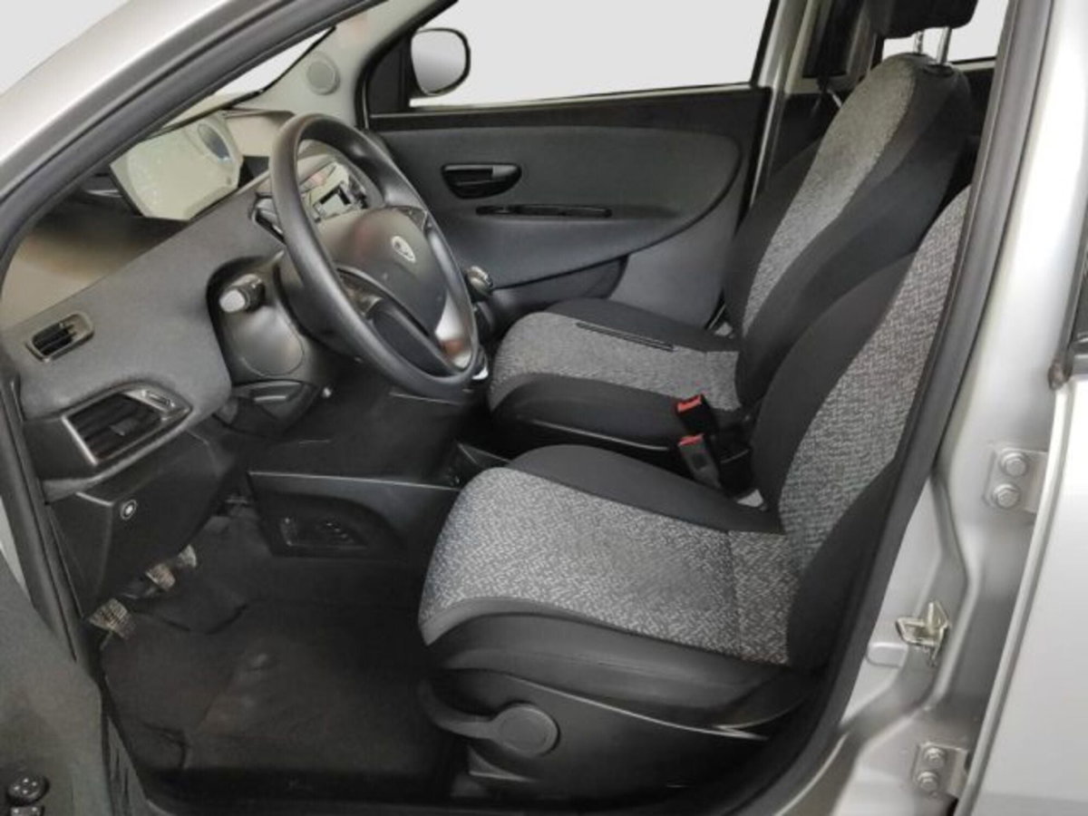 Lancia Ypsilon 1.2 69 CV 5 porte Elefantino Blu (14)