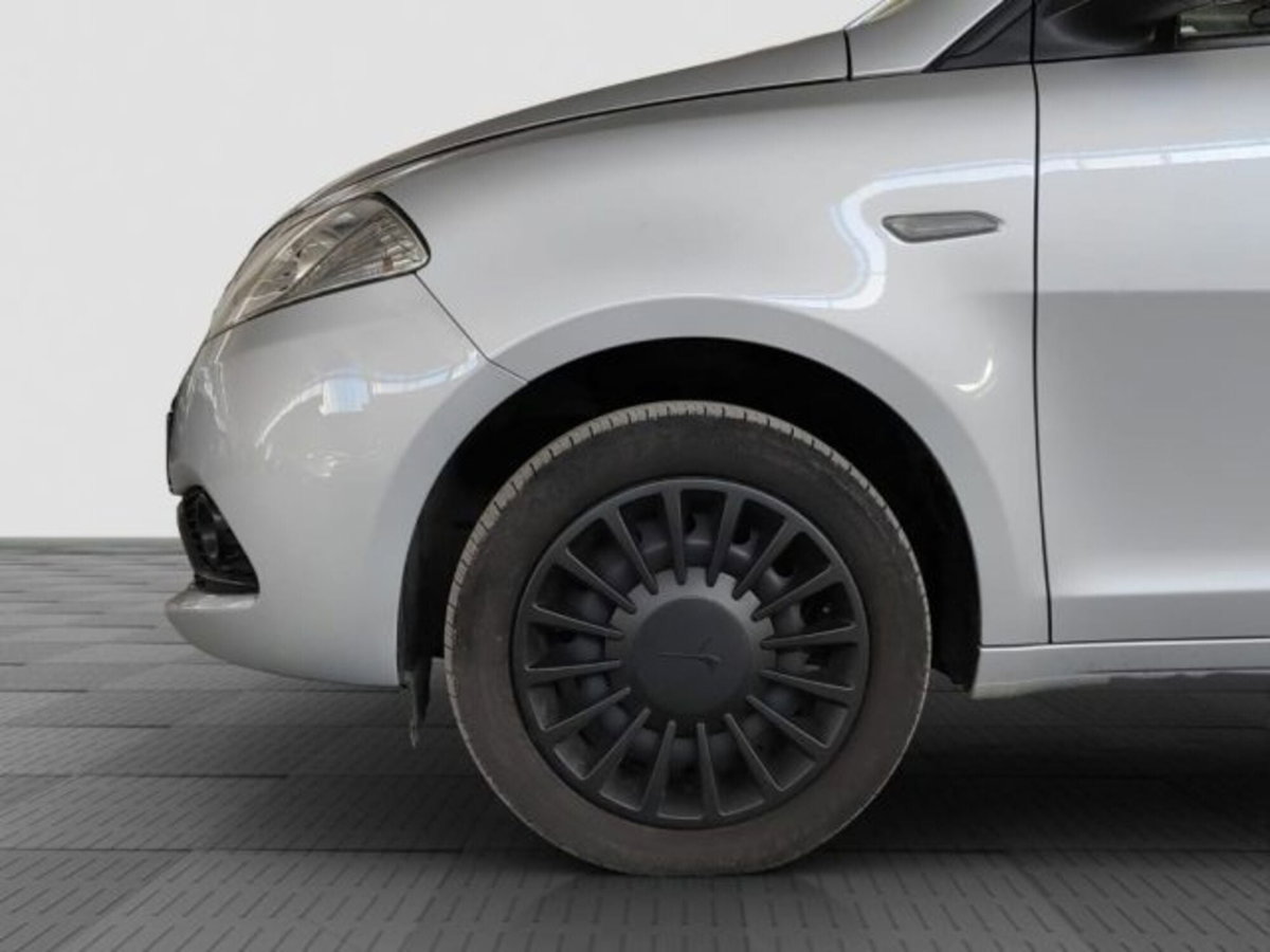 Lancia Ypsilon 1.2 69 CV 5 porte Elefantino Blu (16)