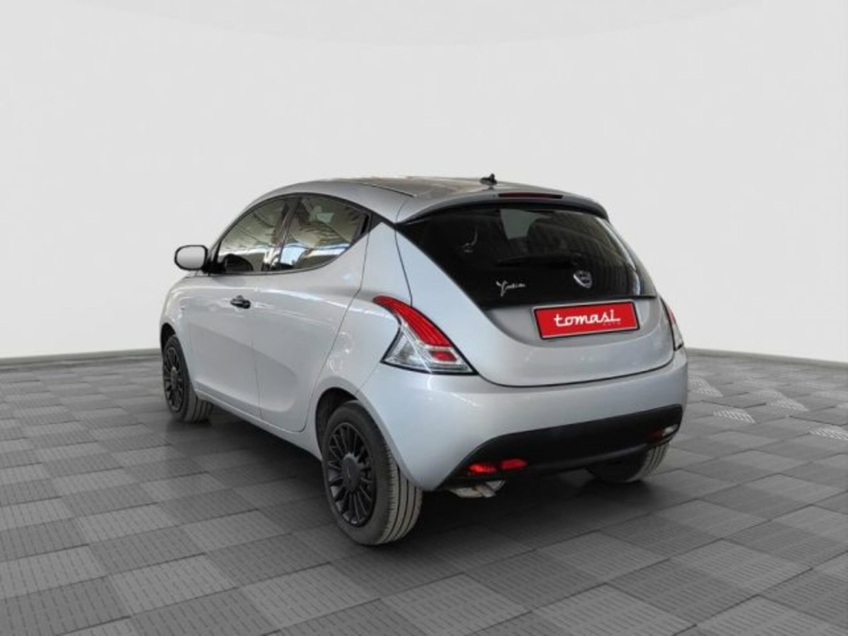 Lancia Ypsilon 1.2 69 CV 5 porte Elefantino Blu (3)
