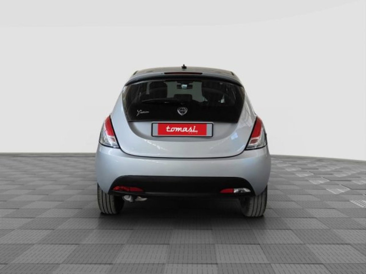 Lancia Ypsilon 1.2 69 CV 5 porte Elefantino Blu (4)