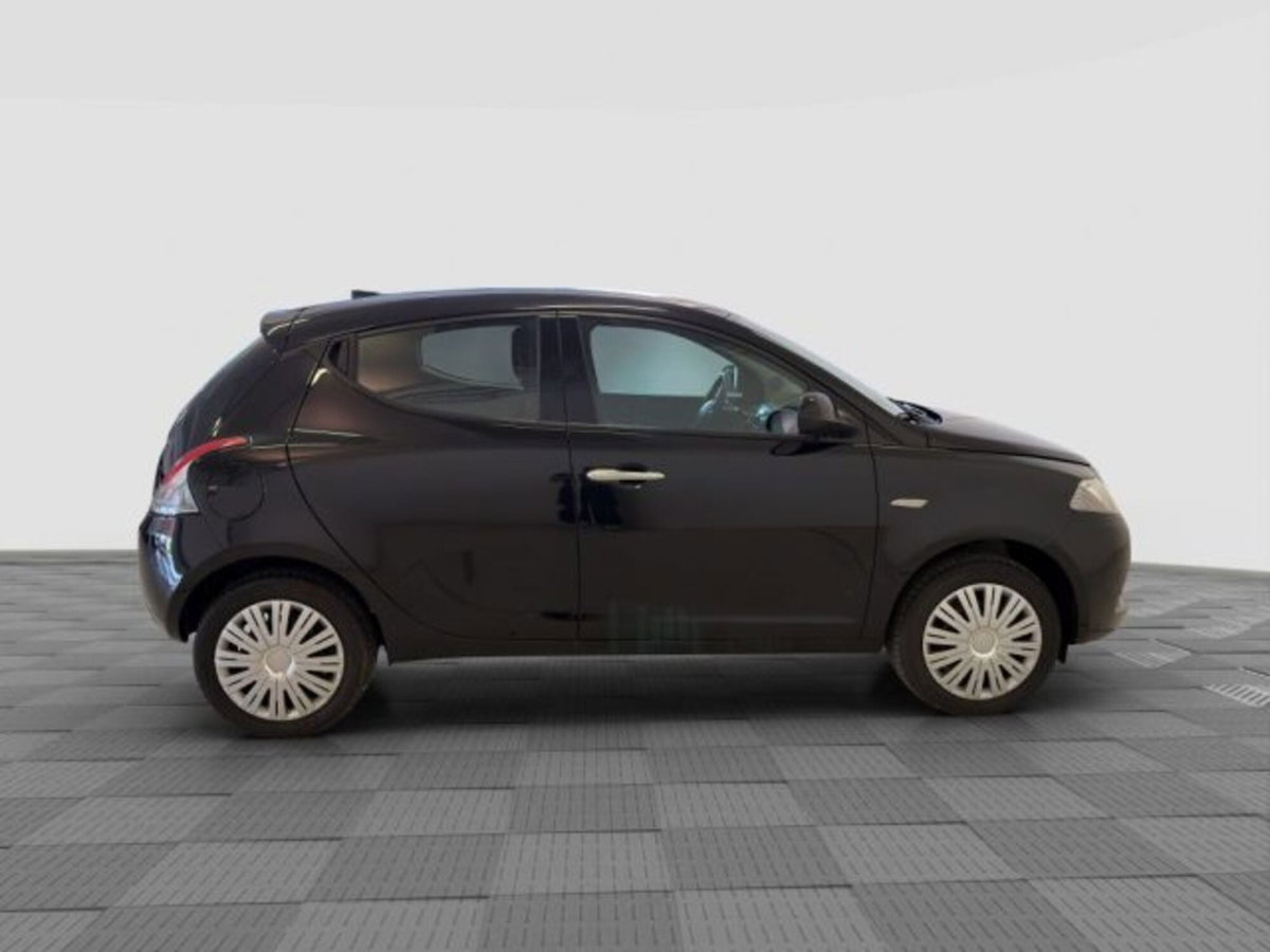 Lancia Ypsilon 1.0 FireFly 5 porte S&S Hybrid Ecochic Silver (6)