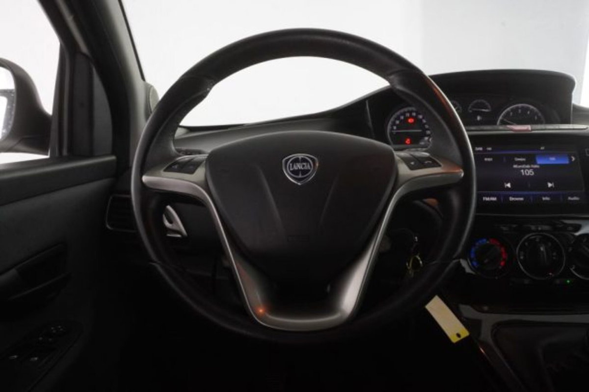 Lancia Ypsilon 1.0 FireFly 5 porte S&S Hybrid Ecochic Gold (13)