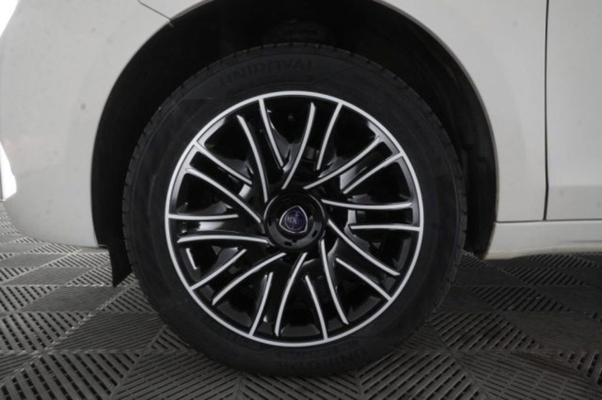 Lancia Ypsilon 1.0 FireFly 5 porte S&S Hybrid Ecochic Gold (16)