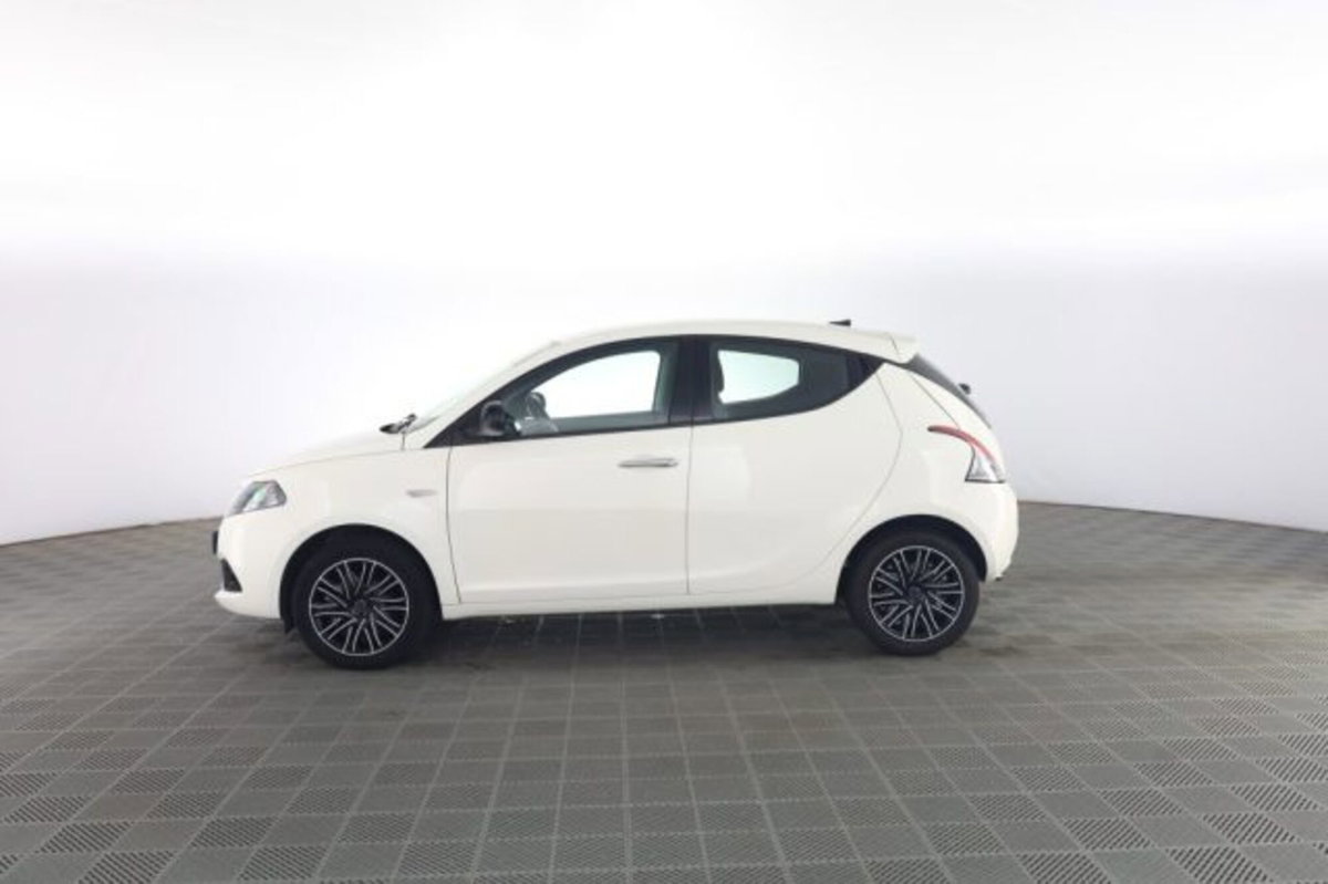 Lancia Ypsilon 1.0 FireFly 5 porte S&S Hybrid Ecochic Gold (7)