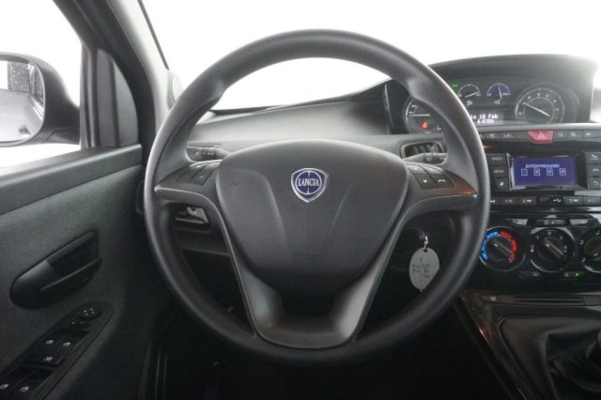 Lancia Ypsilon 1.0 FireFly 5 porte S&S Hybrid Ecochic Silver (13)