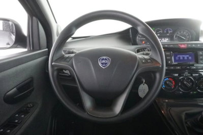 Lancia Ypsilon 1.0 FireFly 5 porte S&S Hybrid Silver Plus (13)