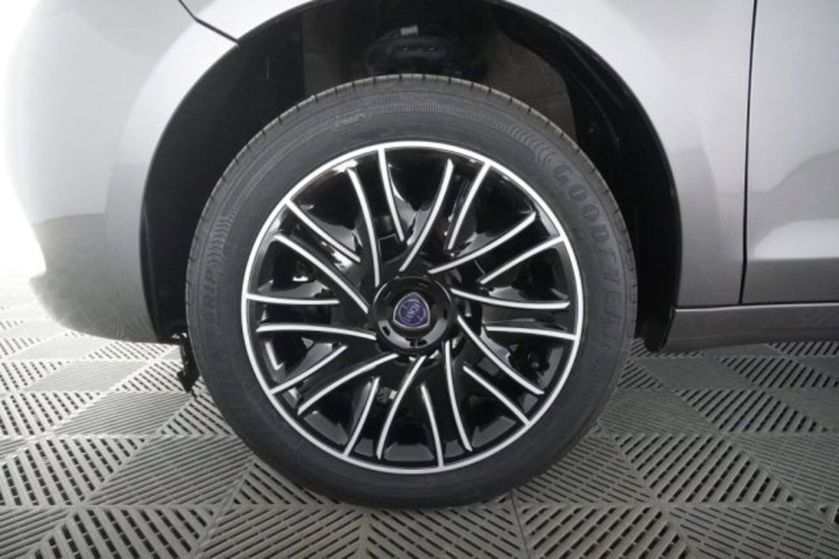 Lancia Ypsilon 1.0 FireFly 5 porte S&S Hybrid Ecochic Silver (16)