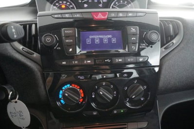 Lancia Ypsilon 1.0 FireFly 5 porte S&S Hybrid Silver Plus (17)