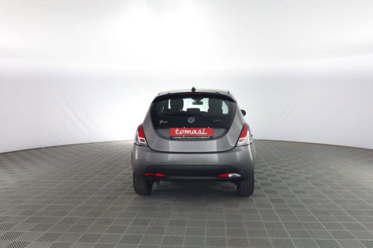 Lancia Ypsilon 1.0 FireFly 5 porte S&S Hybrid Ecochic Silver (5)