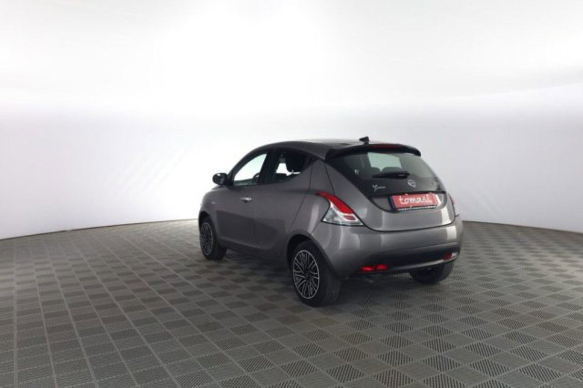 Lancia Ypsilon 1.0 FireFly 5 porte S&S Hybrid Ecochic Silver (6)