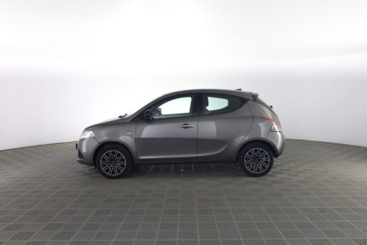 Lancia Ypsilon 1.0 FireFly 5 porte S&S Hybrid Ecochic Silver (7)