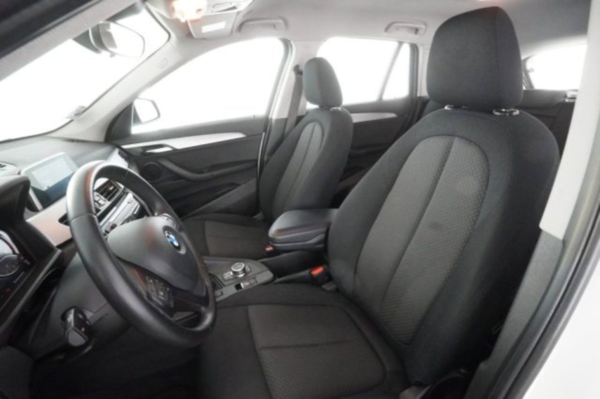 BMW X1 sDrive18d Advantage (2)