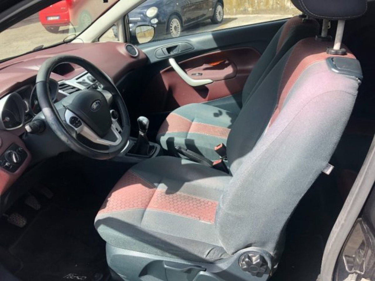 Ford Fiesta 1.6 TDCi 95CV 3 porte Tit. (12)