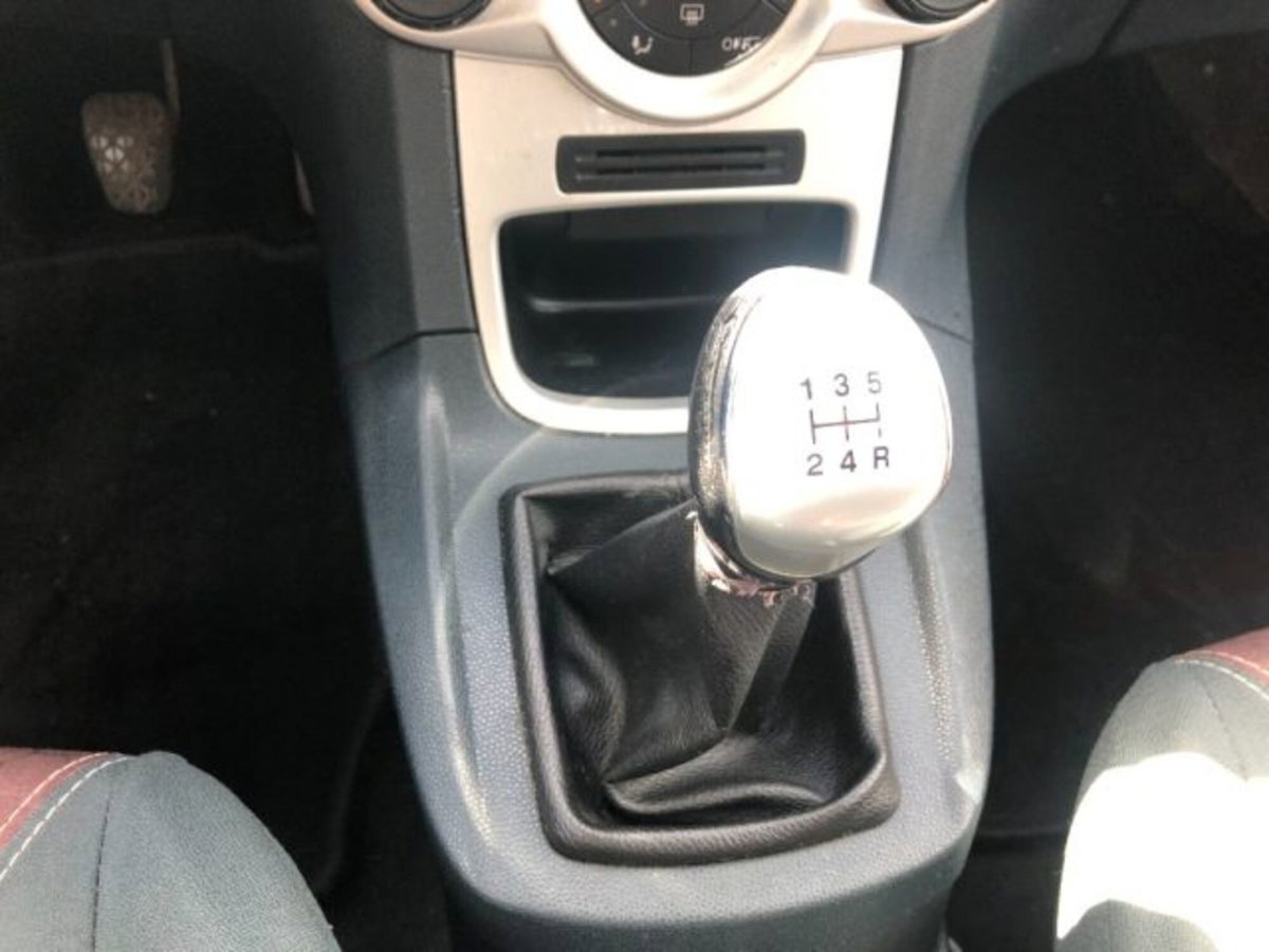 Ford Fiesta 1.6 TDCi 95CV 3 porte Tit. (14)