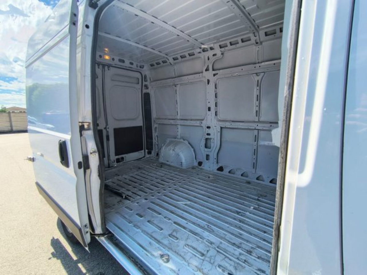 Peugeot Boxer Furgone 335 2.2 BlueHDi 140 S&S PM-TM Furgone Vetrato (10)