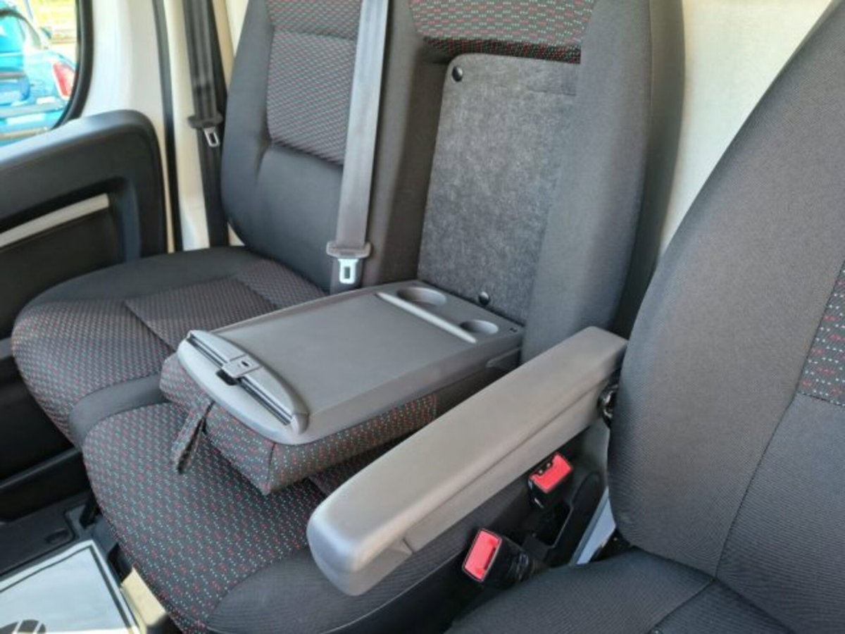 Peugeot Boxer Furgone 335 2.2 BlueHDi 140 S&S PM-TM Furgone Vetrato (12)