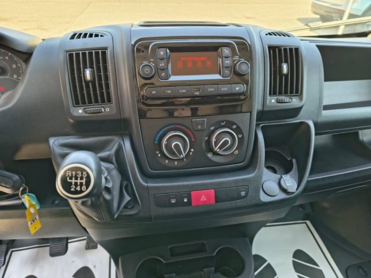 Peugeot Boxer Furgone 335 2.2 BlueHDi 140 S&S PM-TM Furgone Vetrato (13)