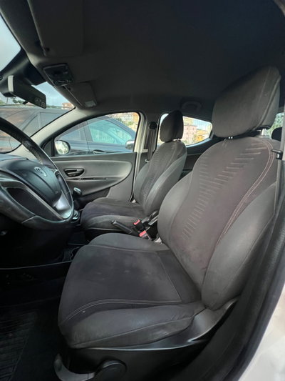 Lancia Ypsilon 1.3 MJT 16V 95 CV 5 porte S&S Silver (11)