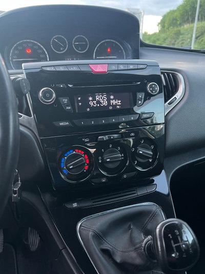 Lancia Ypsilon 1.3 MJT 16V 95 CV 5 porte S&S Silver (16)
