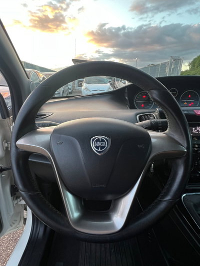 Lancia Ypsilon 1.3 MJT 16V 95 CV 5 porte S&S Silver (18)