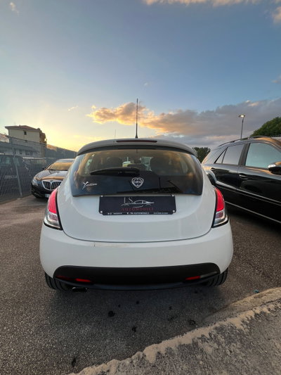 Lancia Ypsilon 1.3 MJT 16V 95 CV 5 porte S&S Silver (4)