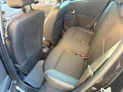Renault Clio 1.2 16V 5 porte (13)