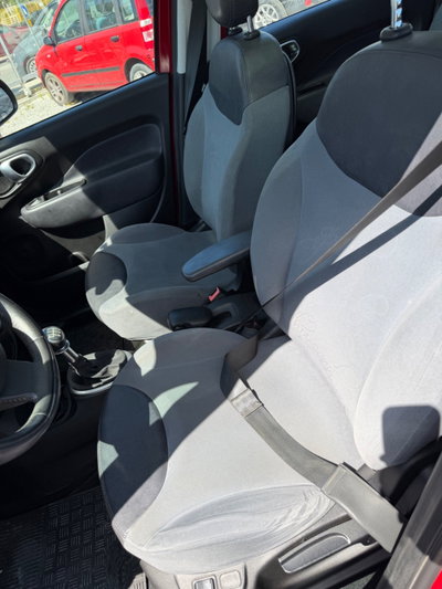 Fiat 500L 1.6 Multijet 105 CV Lounge (8)