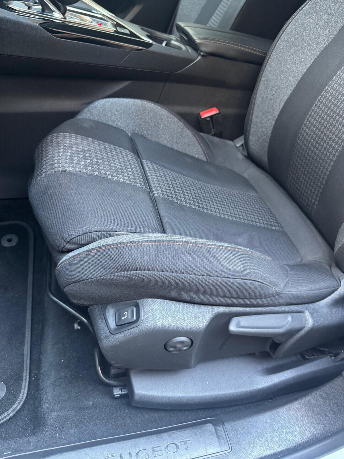 Peugeot 3008 BlueHDi 130 S&S Business (9)