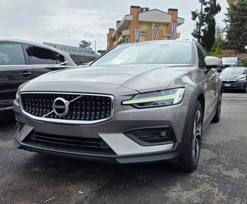 Volvo V60 Cross Country 2.0 b4 Plus awd auto