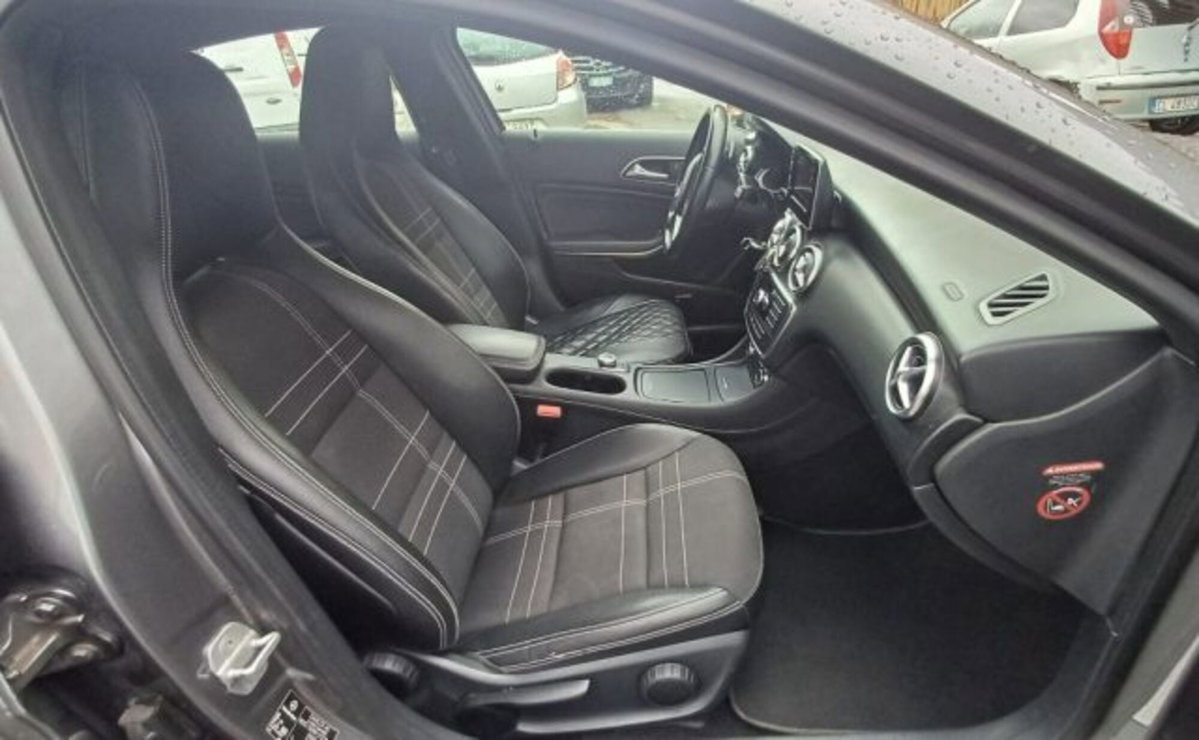 Mercedes-Benz Classe A 180 CDI BlueEFFICIENCY Automatic Executive (9)
