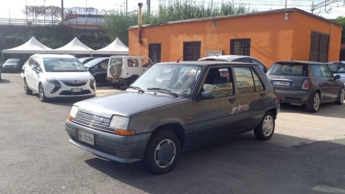 Renault 5 5 porte Spring (2)