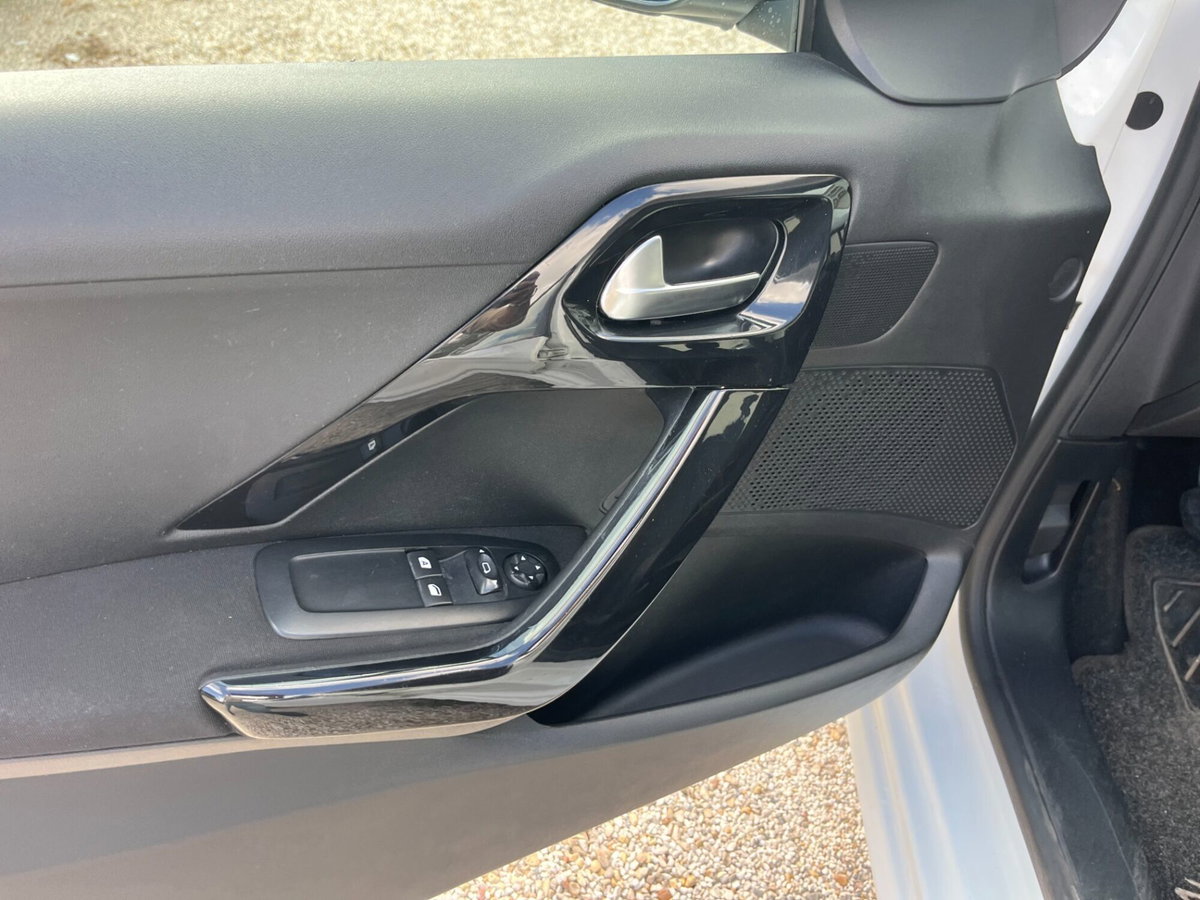 Peugeot 208 HDi 68 CV 5 porte Allure (10)