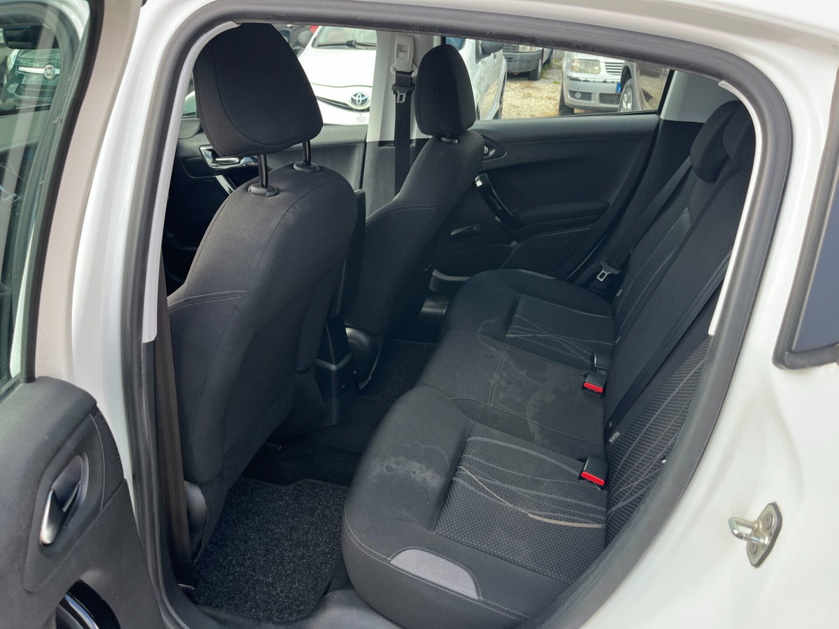 Peugeot 208 HDi 68 CV 5 porte Allure (11)