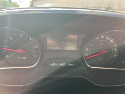 Peugeot 208 HDi 68 CV 5 porte Allure (13)