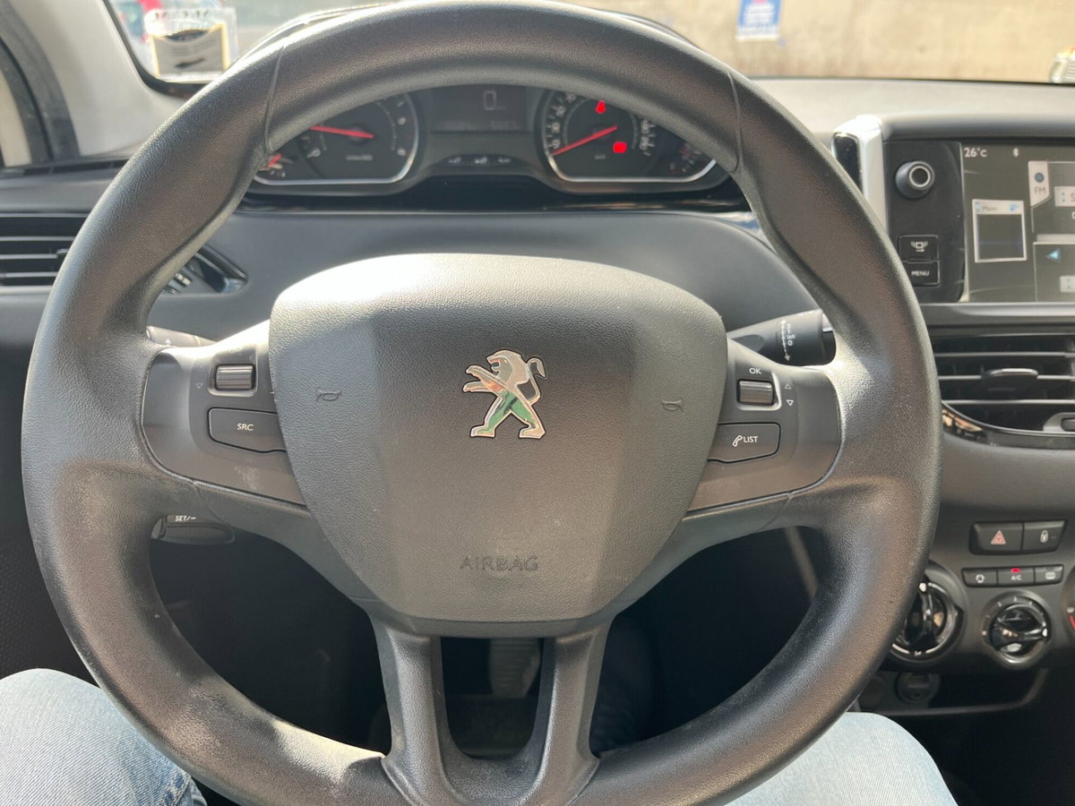Peugeot 208 HDi 68 CV 5 porte Allure (14)