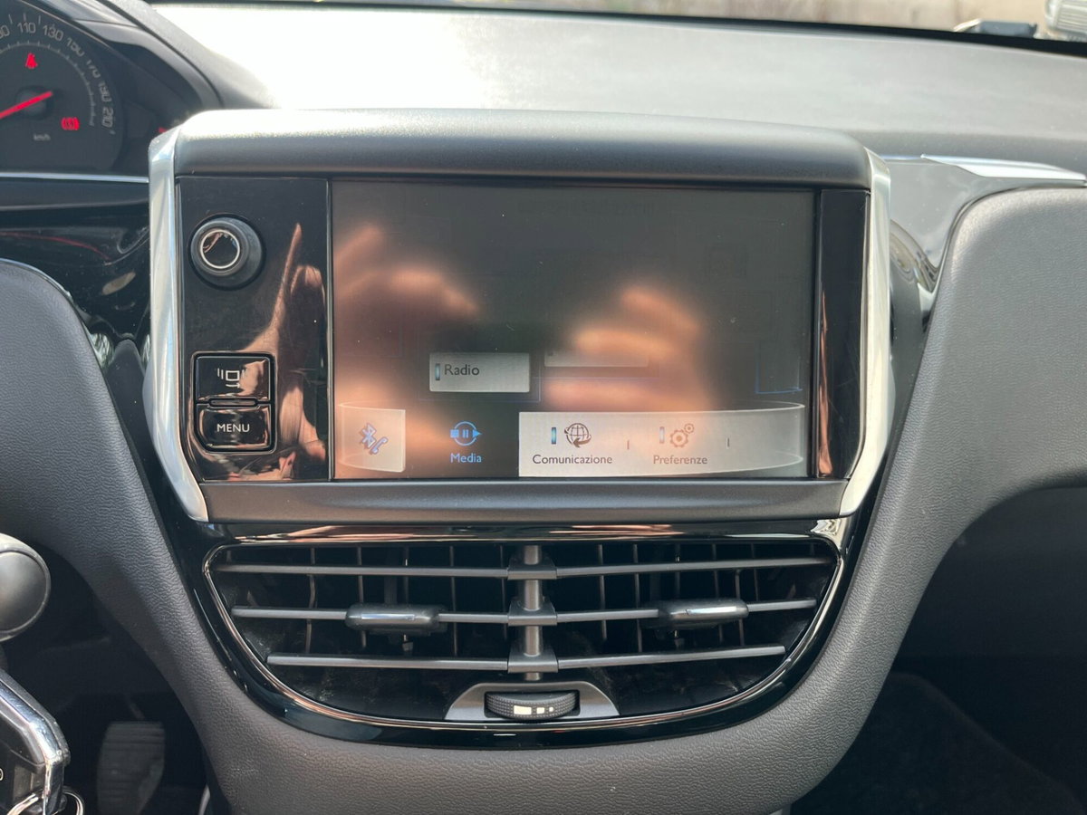 Peugeot 208 HDi 68 CV 5 porte Allure (15)