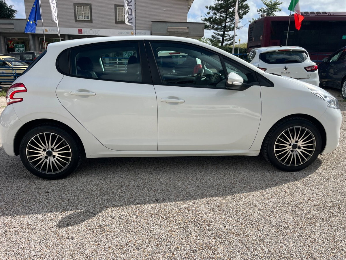 Peugeot 208 HDi 68 CV 5 porte Allure (4)