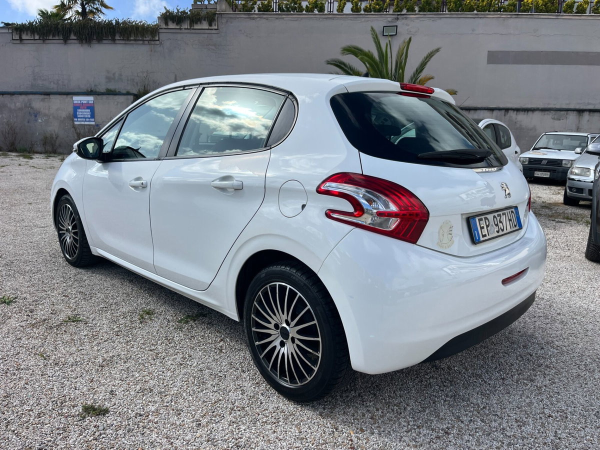 Peugeot 208 HDi 68 CV 5 porte Allure (7)