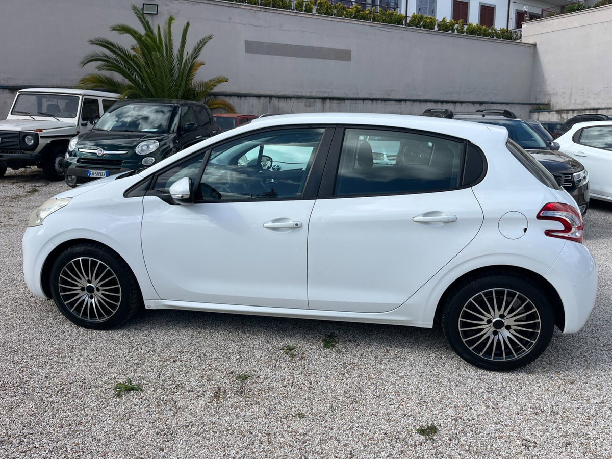 Peugeot 208 HDi 68 CV 5 porte Allure (8)