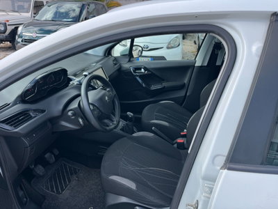 Peugeot 208 HDi 68 CV 5 porte Allure (9)