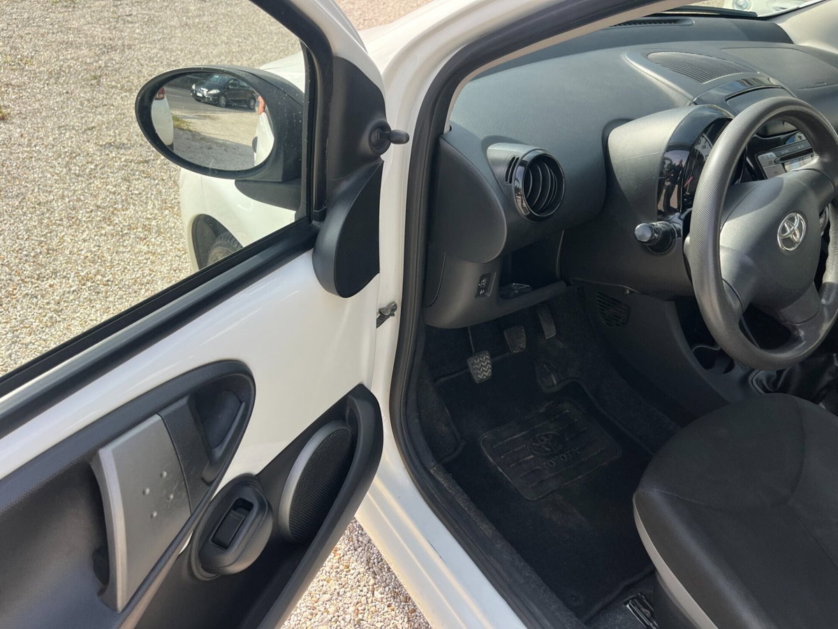 Toyota Aygo 1.0 12V VVT-i 5 porte Cool Soda Connect (10)