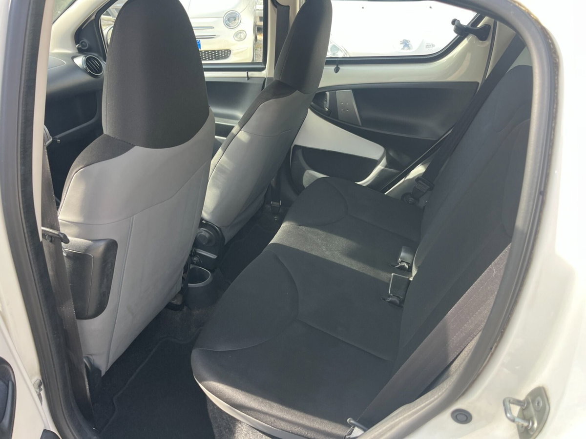 Toyota Aygo 1.0 12V VVT-i 5 porte Cool Soda Connect (11)