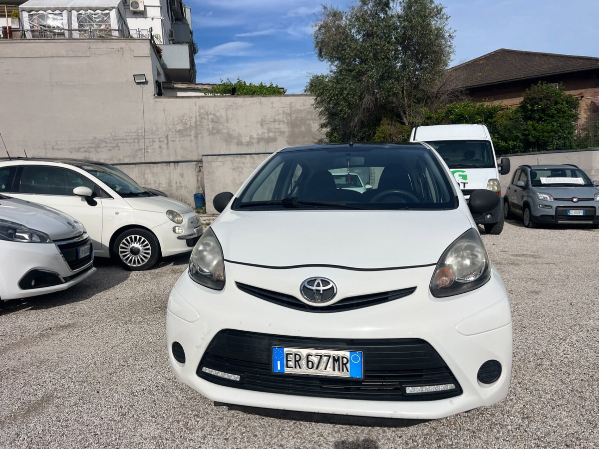 Toyota Aygo 1.0 12V VVT-i 5 porte Cool Soda Connect (2)