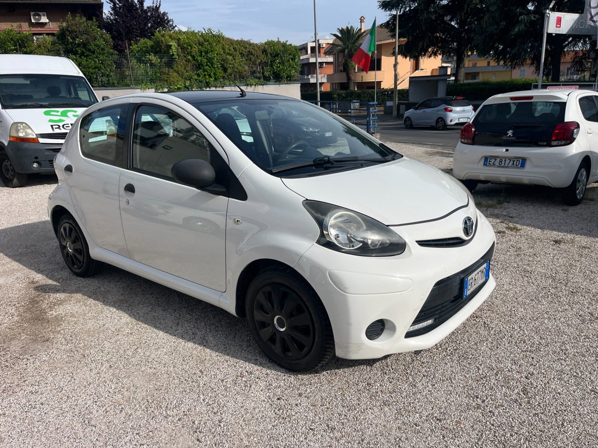 Toyota Aygo 1.0 12V VVT-i 5 porte Cool Soda Connect (3)