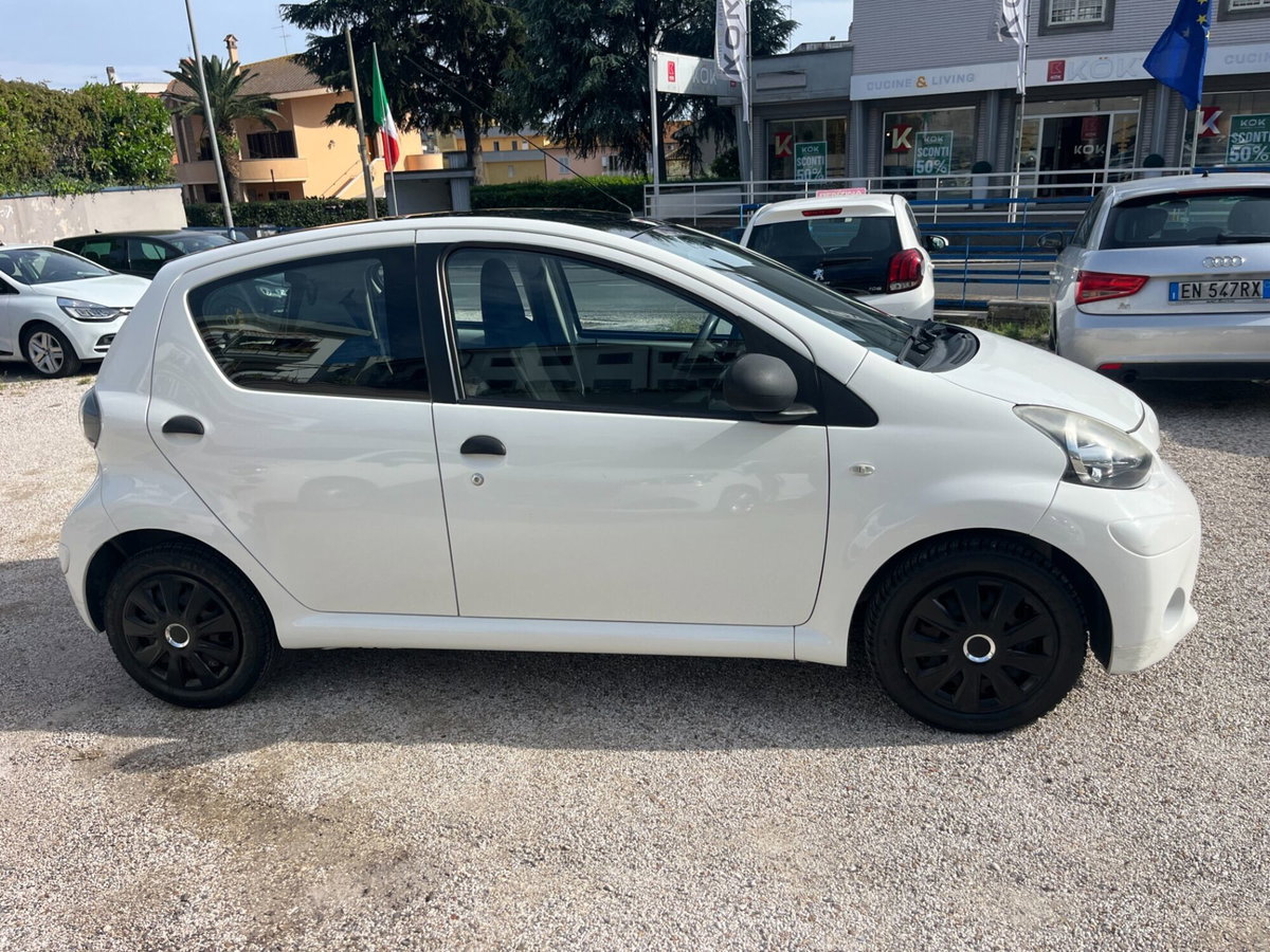 Toyota Aygo 1.0 12V VVT-i 5 porte Cool Soda Connect (4)