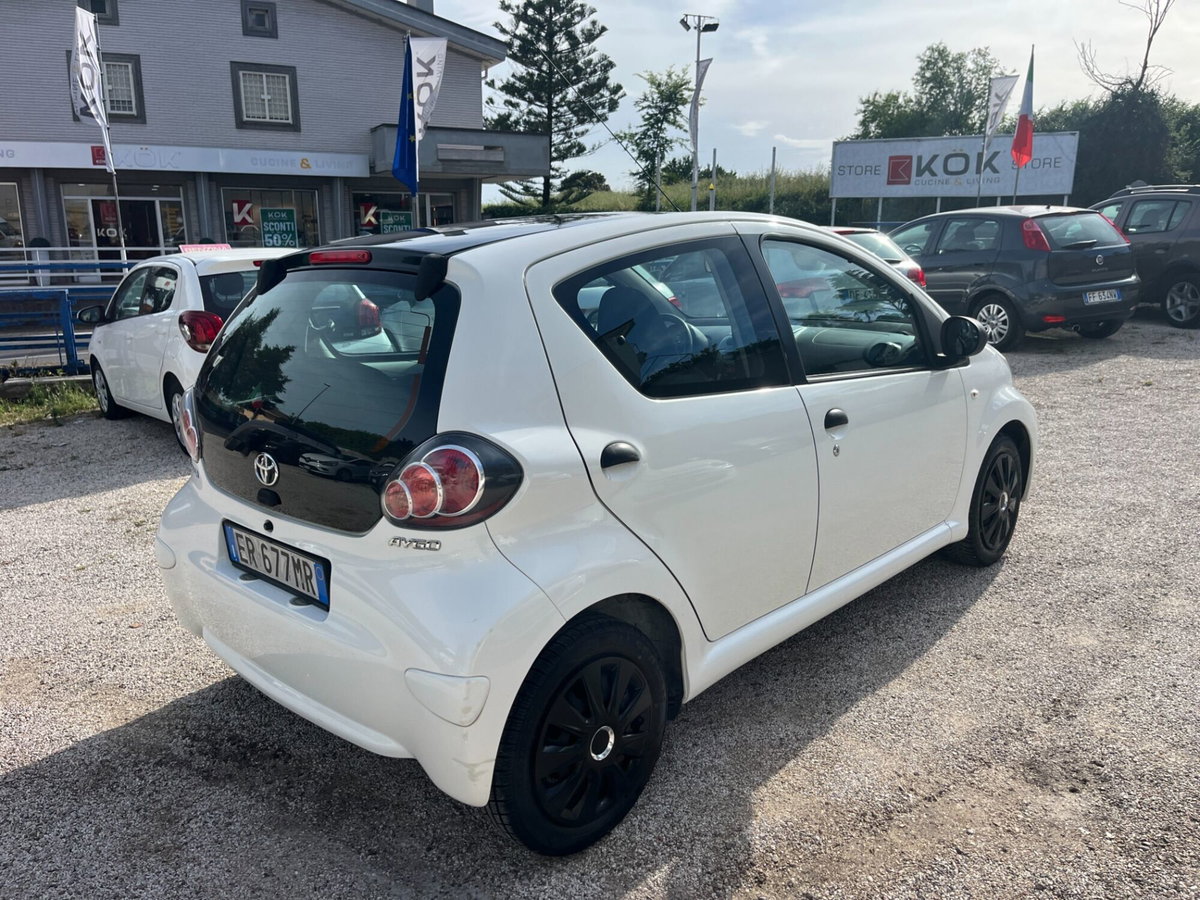 Toyota Aygo 1.0 12V VVT-i 5 porte Cool Soda Connect (5)