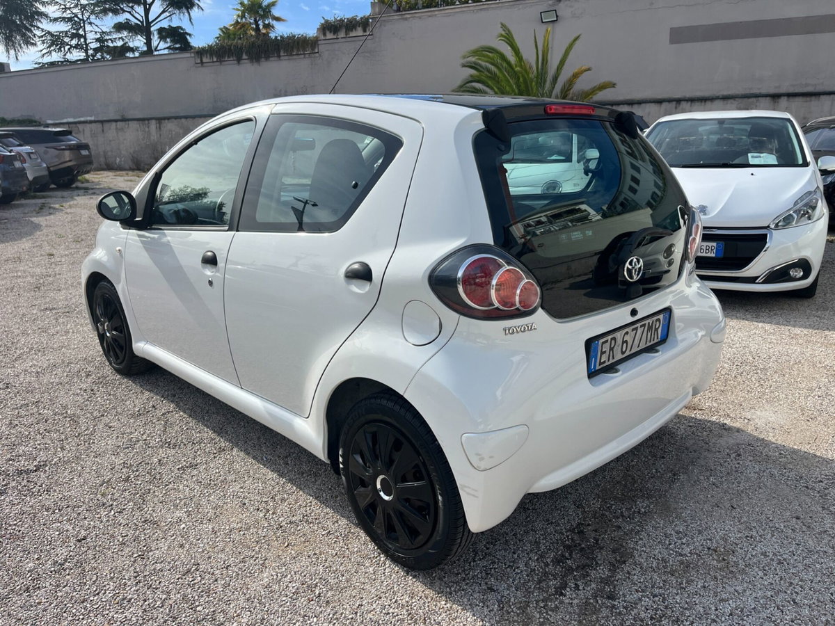Toyota Aygo 1.0 12V VVT-i 5 porte Cool Soda Connect (7)